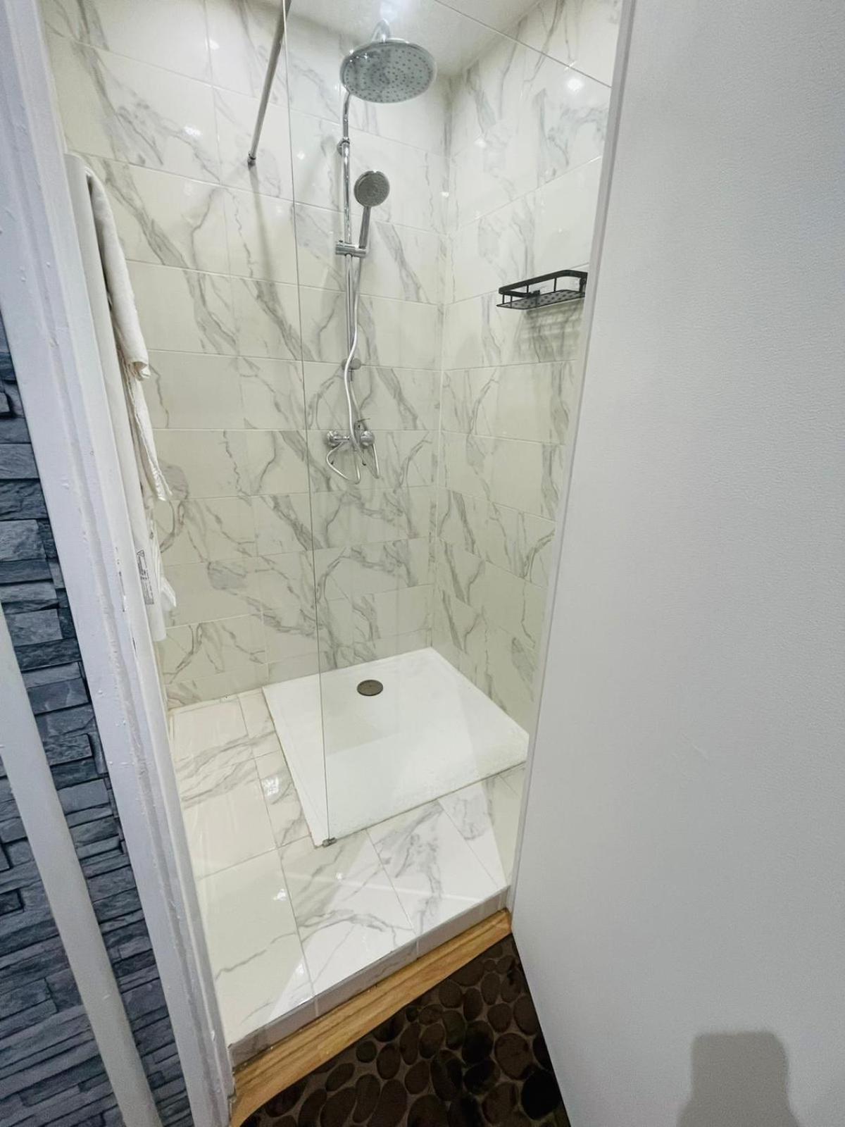 Studio Confortable- Disneyland Paris - Val D Europe - Plein Centre Ville Meaux - 2 Pers Екстериор снимка